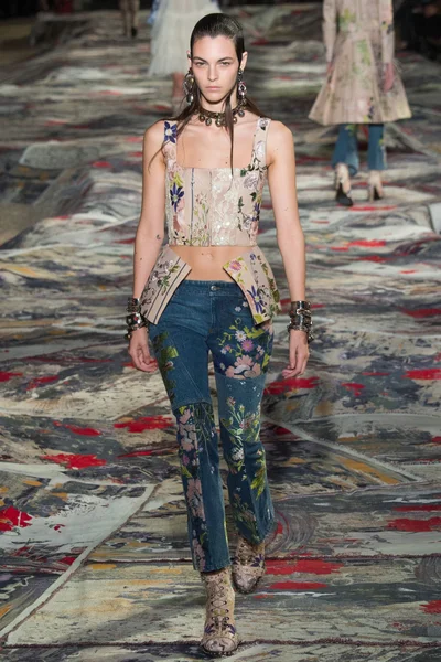 Look 19